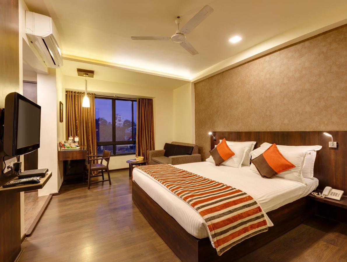 Regenta Place Raysons Kolhapur Dış mekan fotoğraf