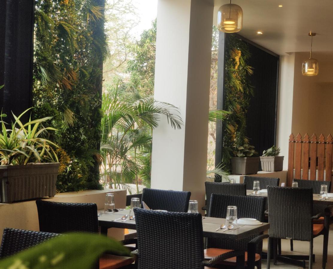 Regenta Place Raysons Kolhapur Dış mekan fotoğraf